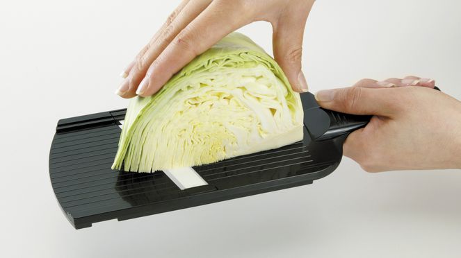 
                    Ceramic slicer cuts easily vegetables and fruit