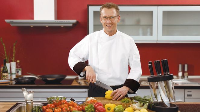 
                    The chef's knife left handed allows and effortless working