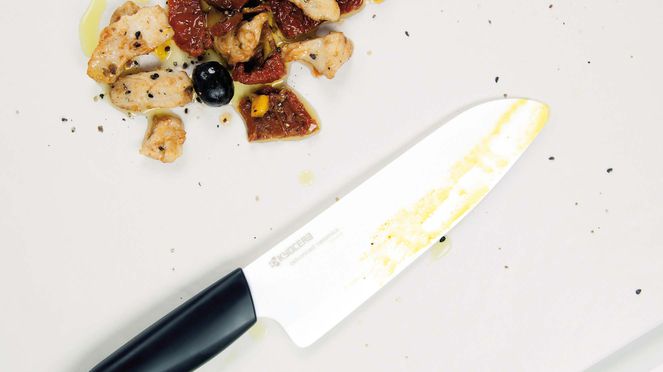 
                    grosses Kyocera Kochmesser mit schwarzem Griff, weisser Klinge