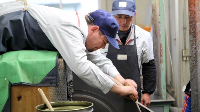 
                    Produzione del Tim Mälzer coltello per prosciutto