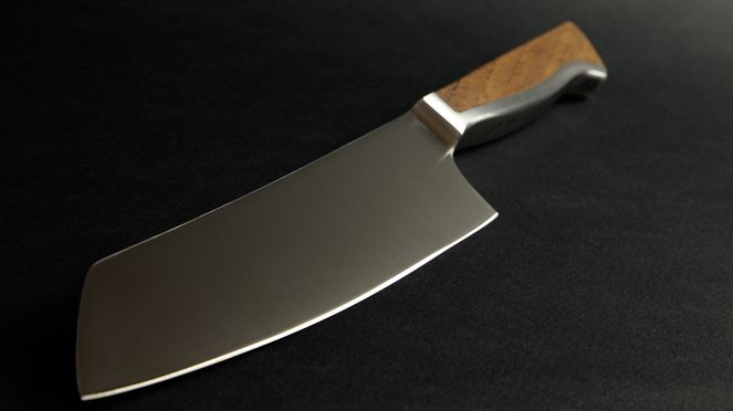 
                    Le Santoku Caminada a une lame spéciale