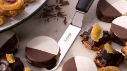 Matière plastique, spatule à confiserie coudée