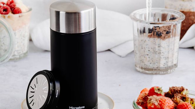 
                    The universal mill is ideal for cheese, chocolate, garlic, nuts, seeds, kernels, coconut and spices