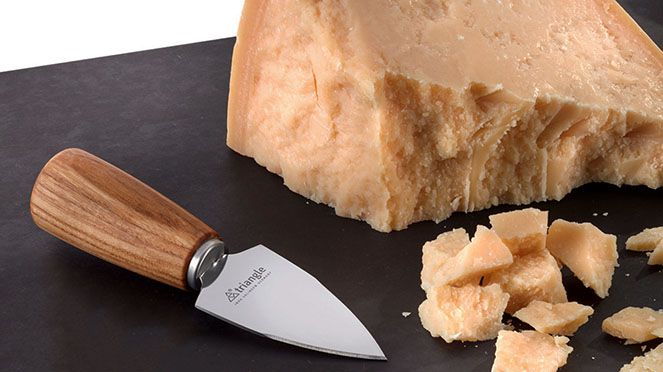 
                    Le couteau à parmesan Caminada est idéal pour casser le parmesan