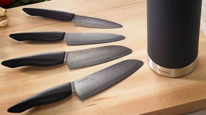 
                    Shin Santoku ist eines der Kyocera High-Tech Keramikmesser der Shin Serie