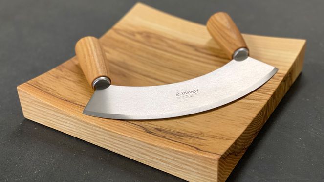 
                    Herb cutting board for chopping nuts, garlic or onions