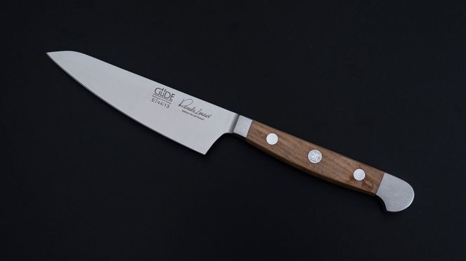 
                    Small Güde Kiritsuke with shape of a Japanese multi-purpose chef's knife with a characteristic K-tip blade