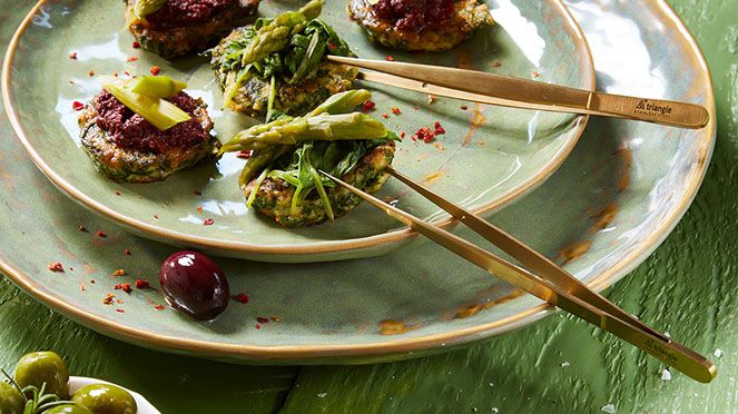 
                    The tweezers gold-coloured are an elegant accessory for every chef