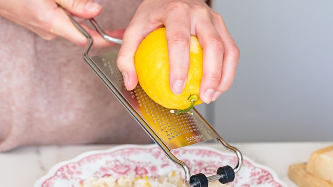 
                    The fine grater is ideal for finely grating lemon zest or hard cheese