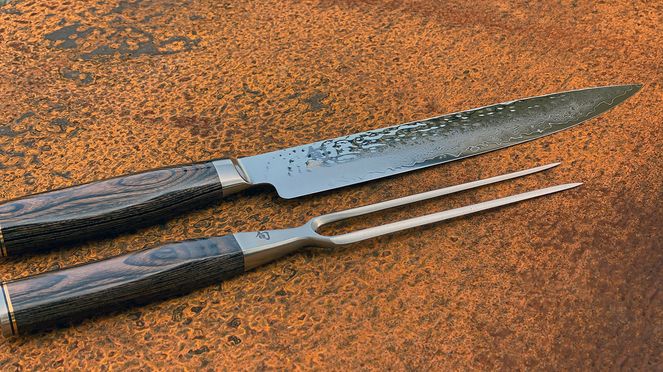 
                    The Tim Mälzer carving fork is the perfect complement to the slicing knife