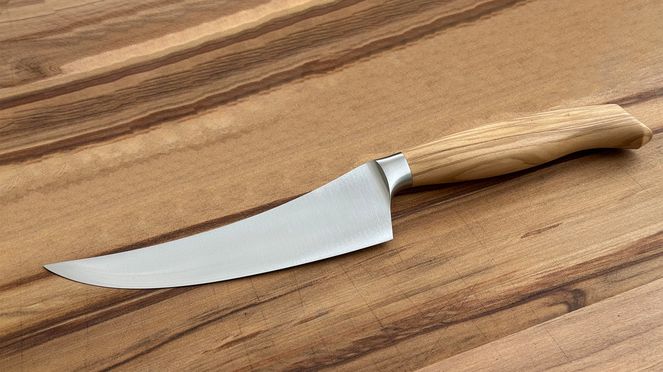 
                    Die Klinge des Käsemessers Olive Wok ist extra dünn geschliffen – hervorragend für Schweizer Käse